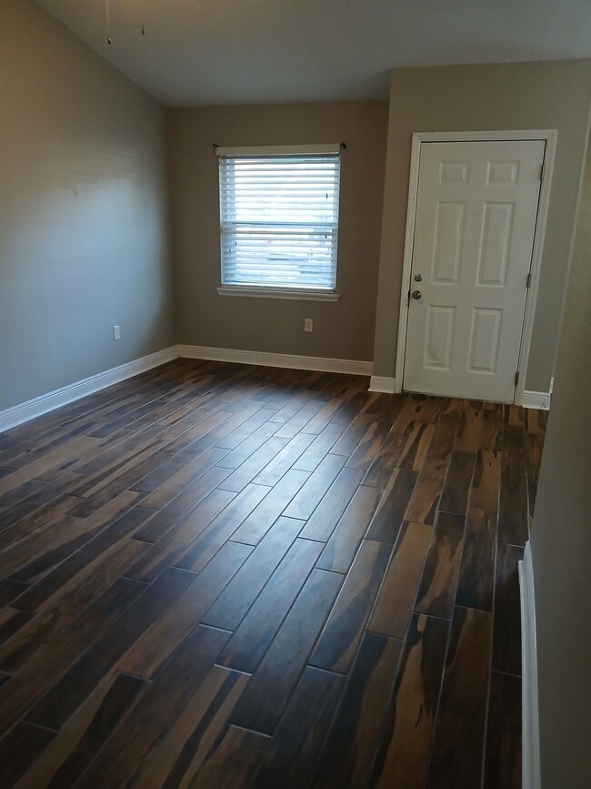 Building Photo - 445 Cactus St