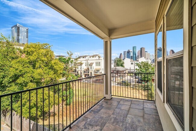 Building Photo - 1607 W Dallas St