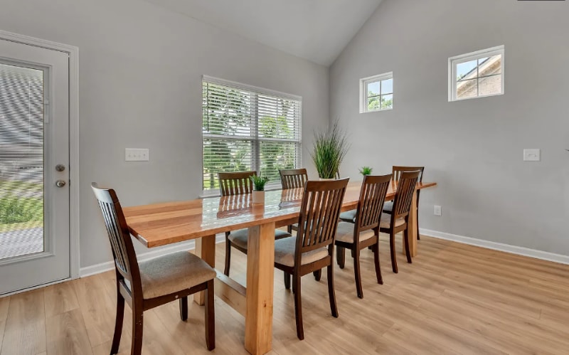 Building Photo - 272 Thorpe Dr