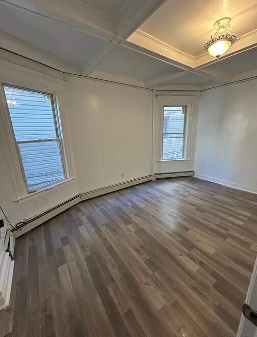 Building Photo - 148 Delavan Ave