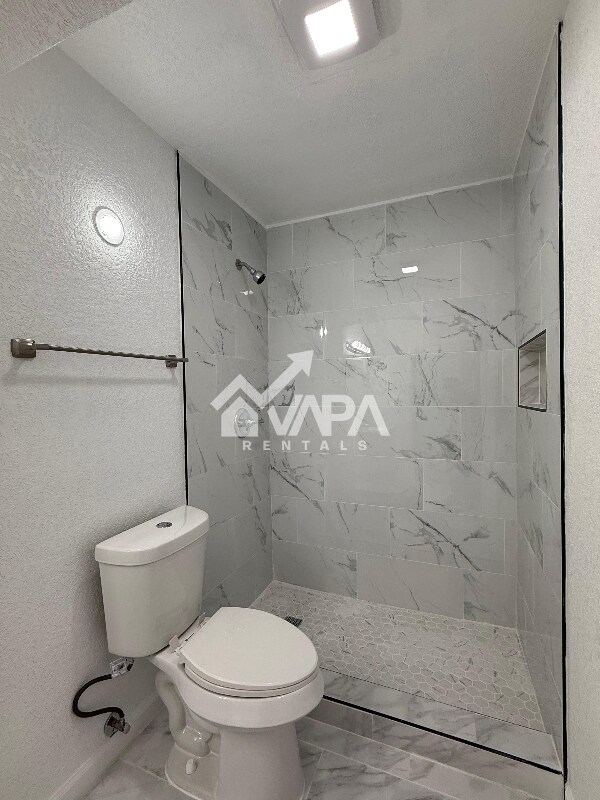 Building Photo - 7403 Castle Crown Dr