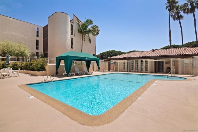 Building Photo - 6455 La Jolla Blvd