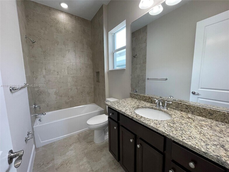 Building Photo - 15180 Wildwood Cir
