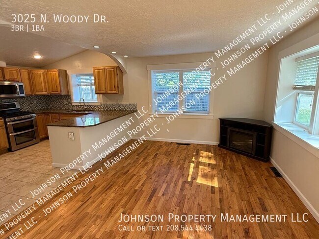 Building Photo - 3025 N Woody Ln