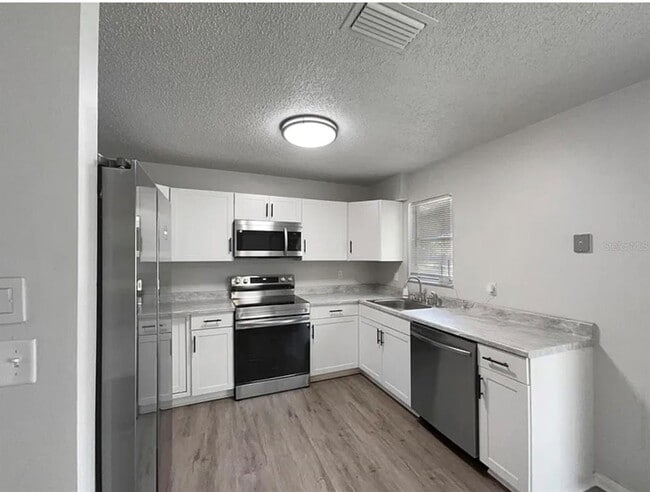 Building Photo - 1541 SW Curry St