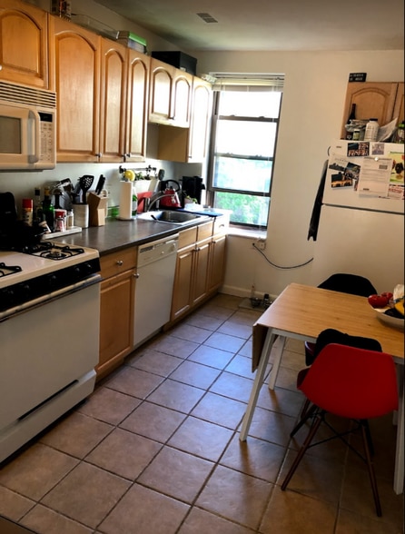 Building Photo - 283 W 3rd St