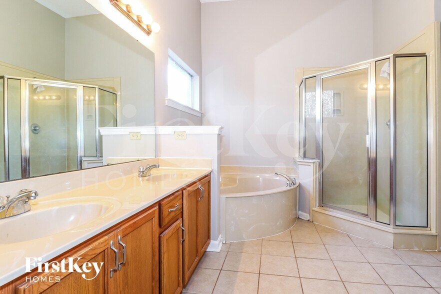 Building Photo - 1411 Carlton Ridge Dr