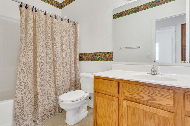 Building Photo - Beautiful 3 bedroom, 2 bath in great Mesa location!