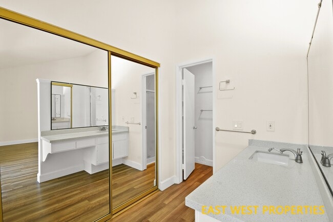 Building Photo - 5012 Greencap Ave