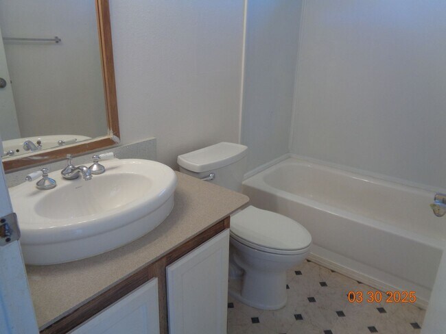 Building Photo - Country Living 3 bedroom 2 bathroom offering 1344 sq. ft.