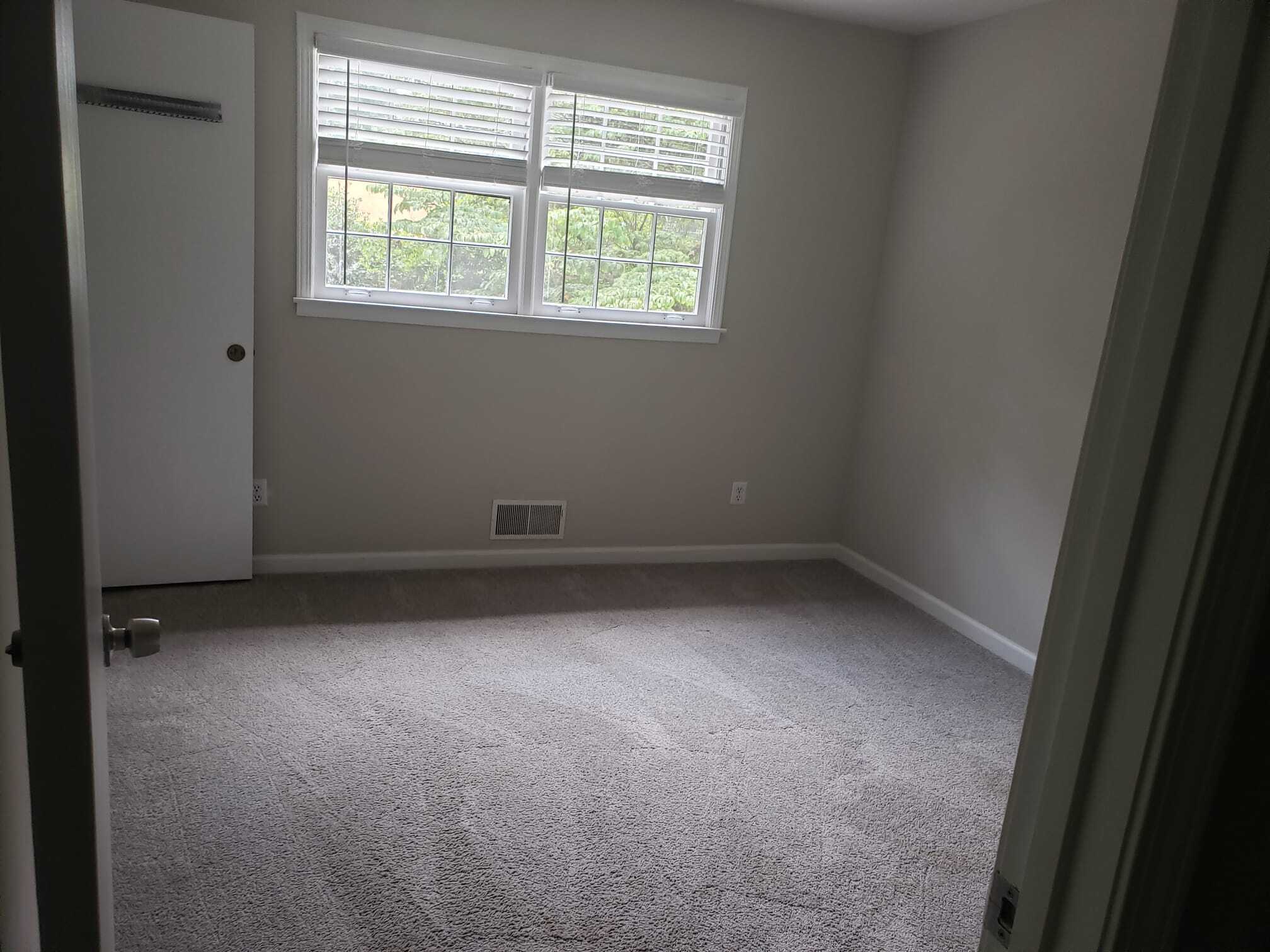 Building Photo - 5649 Roberts Dr