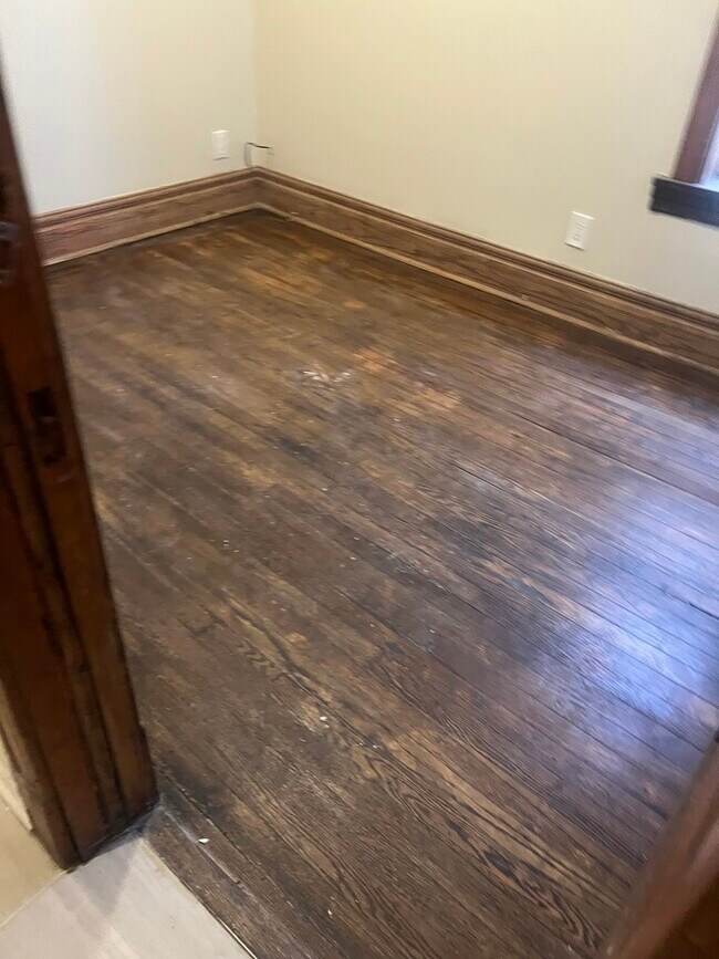 Building Photo - 6525 S Vernon Ave