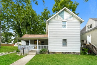 Building Photo - 213 9th St