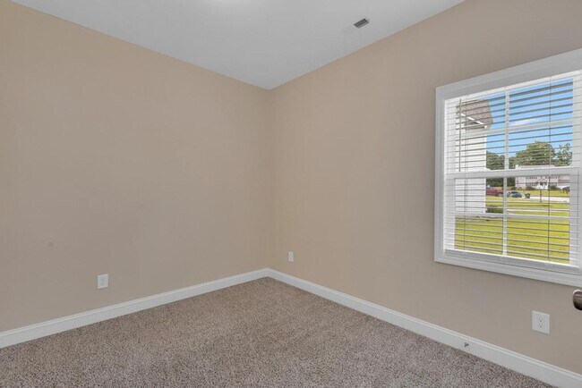 Building Photo - 148 Broadleaf Dr