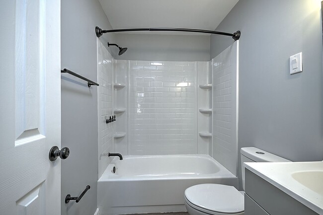 Building Photo - 254 Wildwood Dr