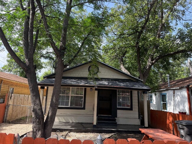 Building Photo - Newly Renovated Beautiful Home Close to So...