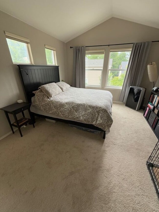 Building Photo - Darling Bellevue Home!