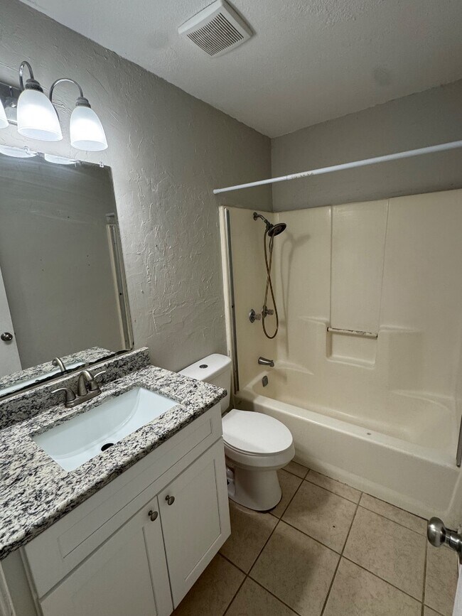 Building Photo - 4139 Stoneridge Dr