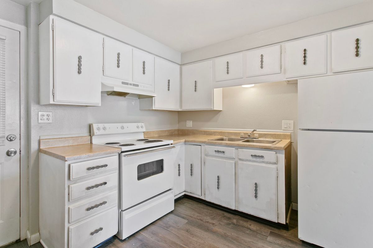 Building Photo - 330 Vehr Dr