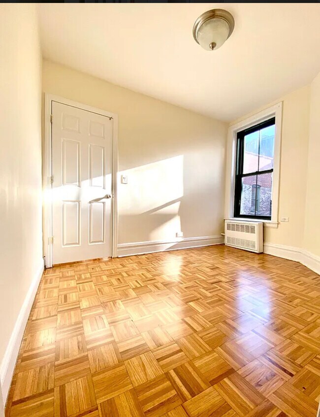 Building Photo - 531 E 78th St