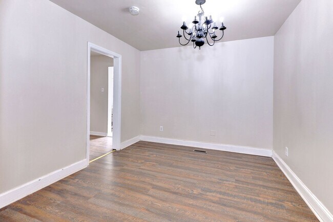 Building Photo - 606 Yorktown Rd