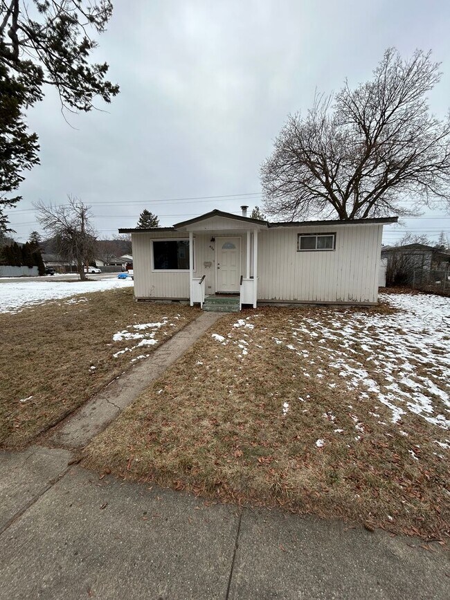 Building Photo - 436 7th Ave W