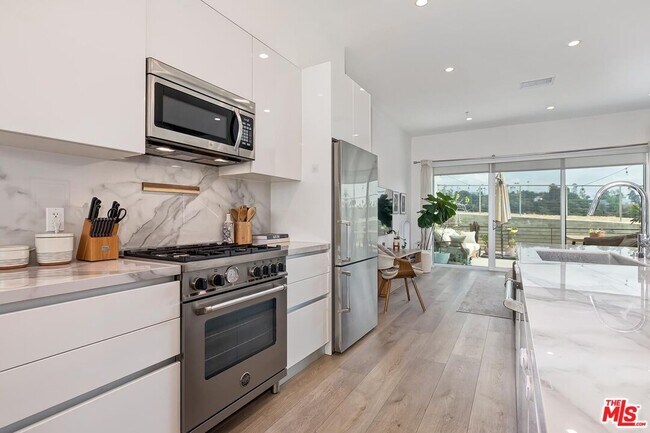 Building Photo - 957 Figueroa Terrace