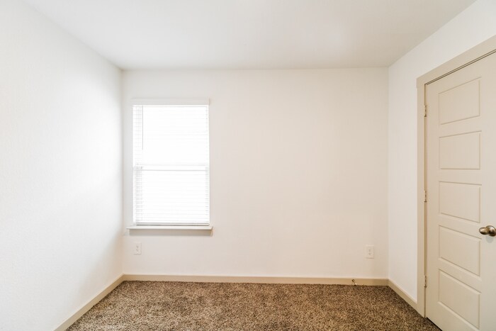 Building Photo - 214 Serena Pk Ln