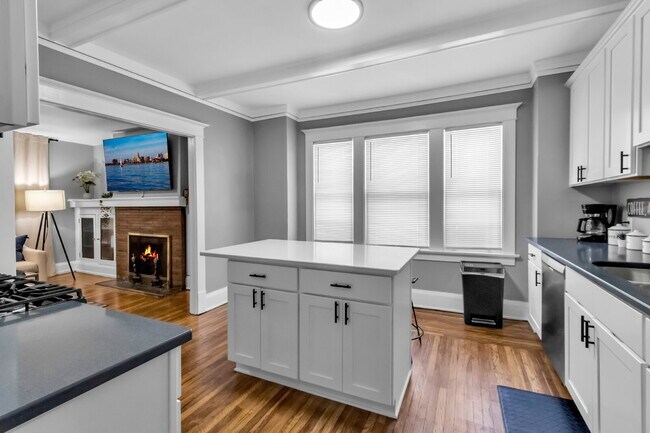 Building Photo - Furnished 7-Bedroom, 4-Bath Whole House in North Buffalo