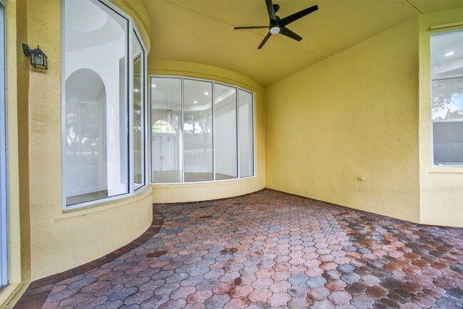 Building Photo - 8873 Via Brilliante