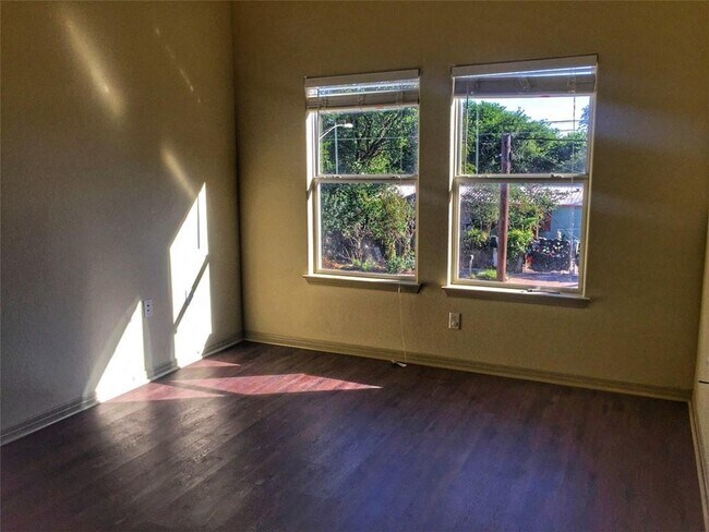 Building Photo - 6015 Ponca St