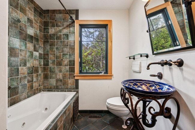 Building Photo - 385 Moraga Ave