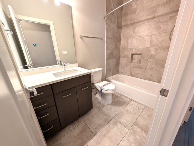 Building Photo - Stunning Contemporary 2 story, 4 bedroom, 3 full bath home is Located in the Merry Oaks Community!