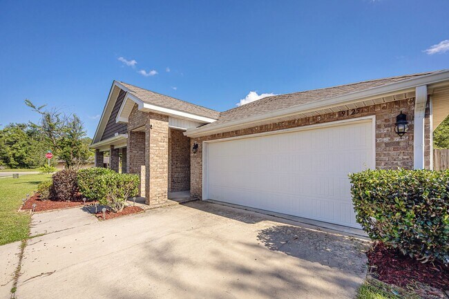 Building Photo - 9125 Bellewood Dr