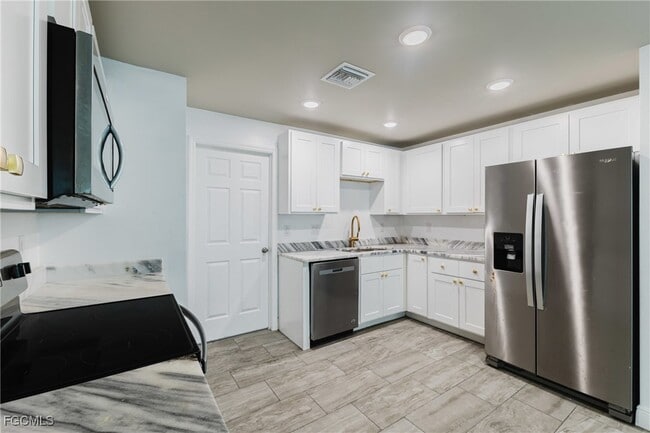 Building Photo - 2403-2405 Maple Ave