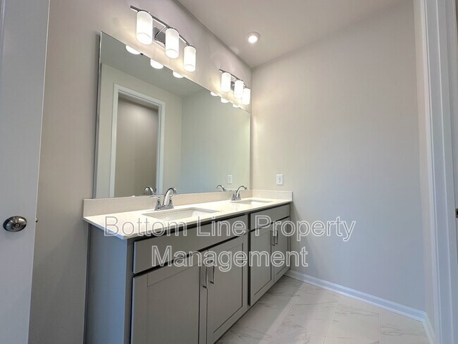 Building Photo - 3037 Hutton Gdns Ln