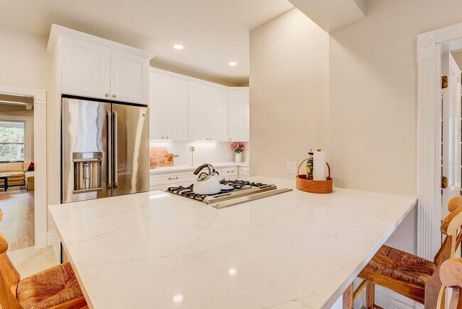 Building Photo - 2105 S Fillmore St