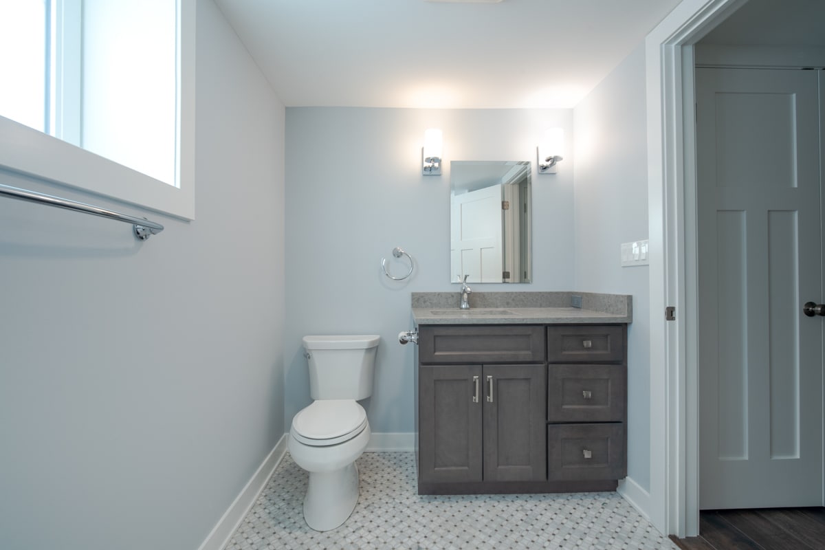 Building Photo - 1900 W Foster Ave