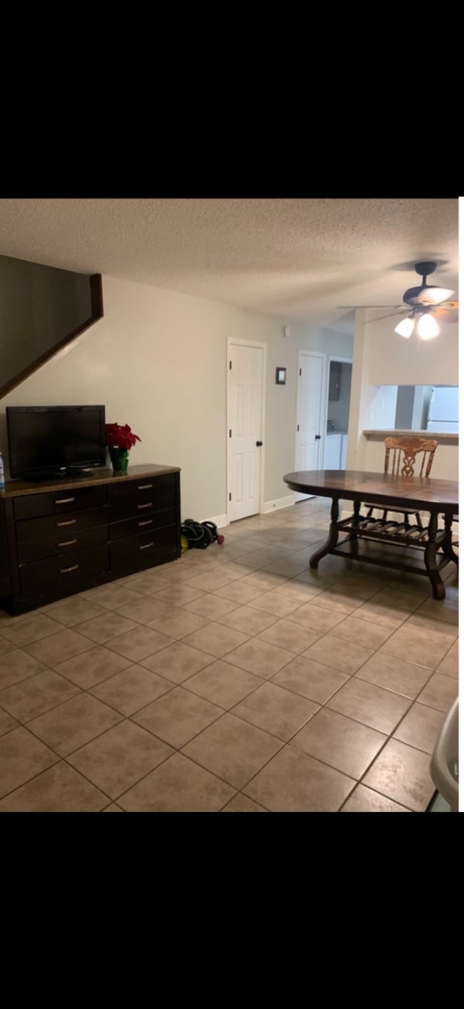 Building Photo - 14732 Hooper Rd