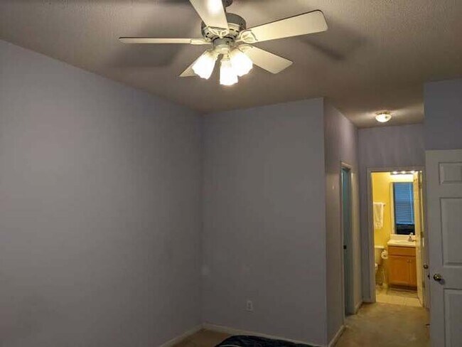Building Photo - 960 Cinnamon Dr