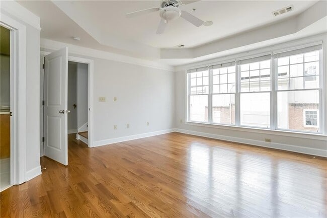 Building Photo - 1381 Parkview Ln