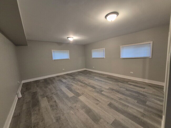 Building Photo - 861 Campbell Ave