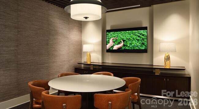 Building Photo - 525 S Church St