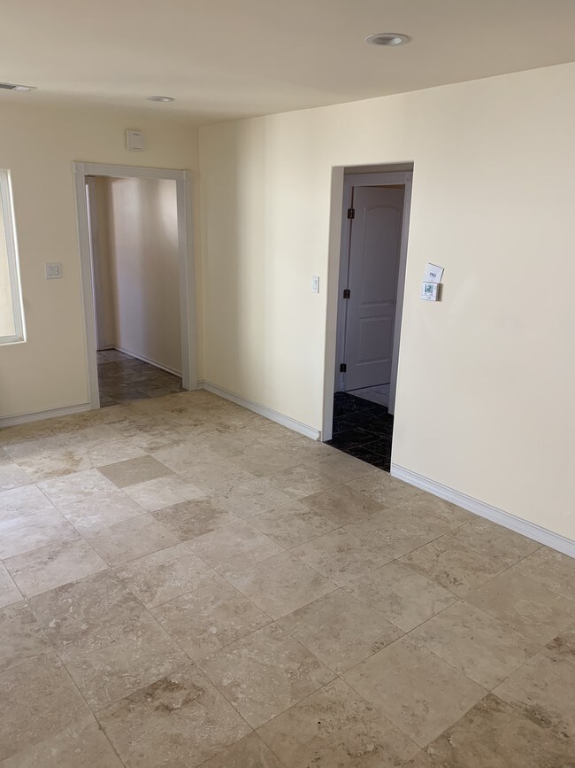 Living Room - 6136 Cahuenga Blvd