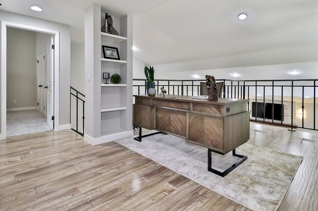 Building Photo - GORGEOUS REMODELED HOME WALKING DISTANCE T...