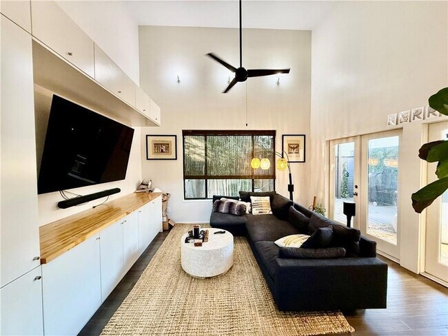 Building Photo - 2849 Danneel St