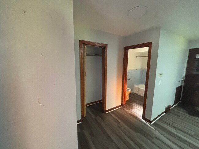 Building Photo - 998 Chartiers Ave