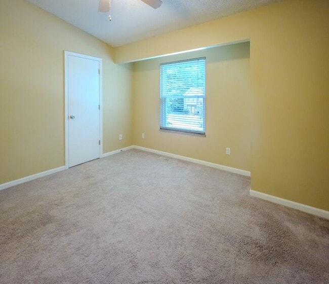 Building Photo - 650 Shadywood Ln