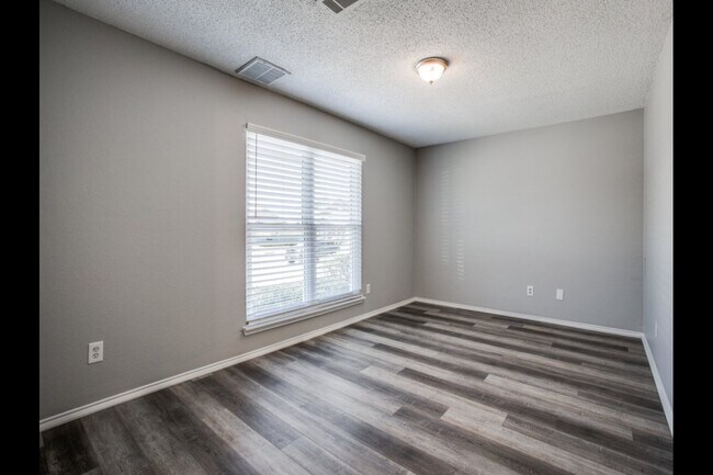 Building Photo - 624 Canyon Pl