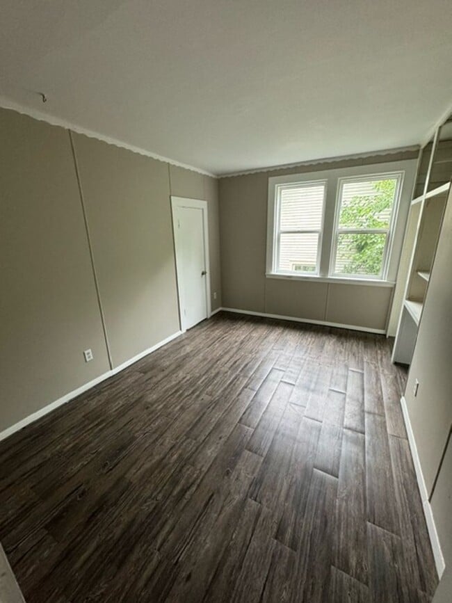 Building Photo - NO APP FEE!